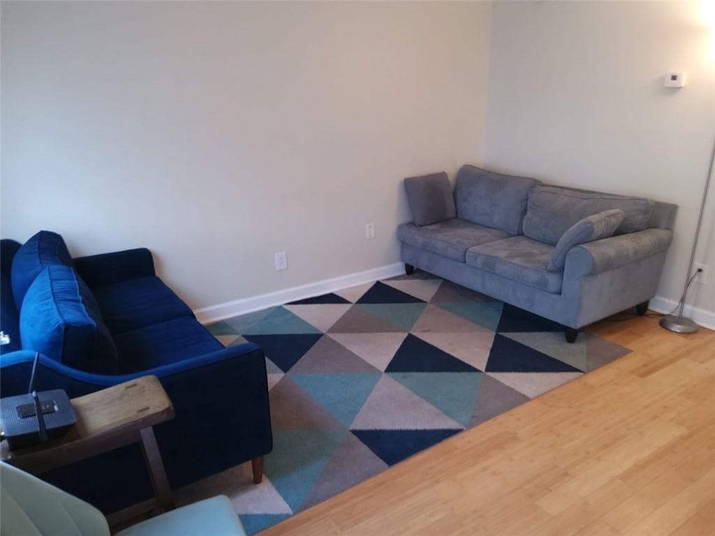3 bedroom, 3 bathroom townhouse under contract at 405 Fairburn Road 21, Atlanta, GA 30331 — photo 2