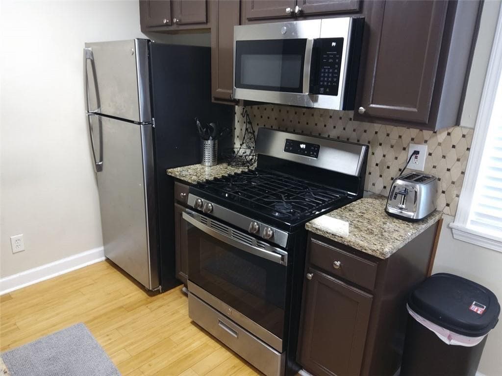 3 bedroom, 3 bathroom townhouse under contract at 405 Fairburn Road 21, Atlanta, GA 30331 — photo 5