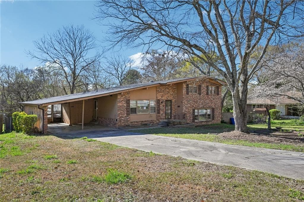4 bedroom, 2 bathroom, 1,969 sq ft single family residence for sale at 1324 N Hicks Circle, Conyers, GA 30012 — photo 4