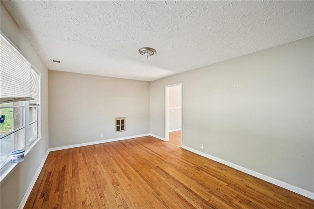 4 bedroom, 2 bathroom, 1,969 sq ft single family residence for sale at 1324 N Hicks Circle, Conyers, GA 30012 — photo 5