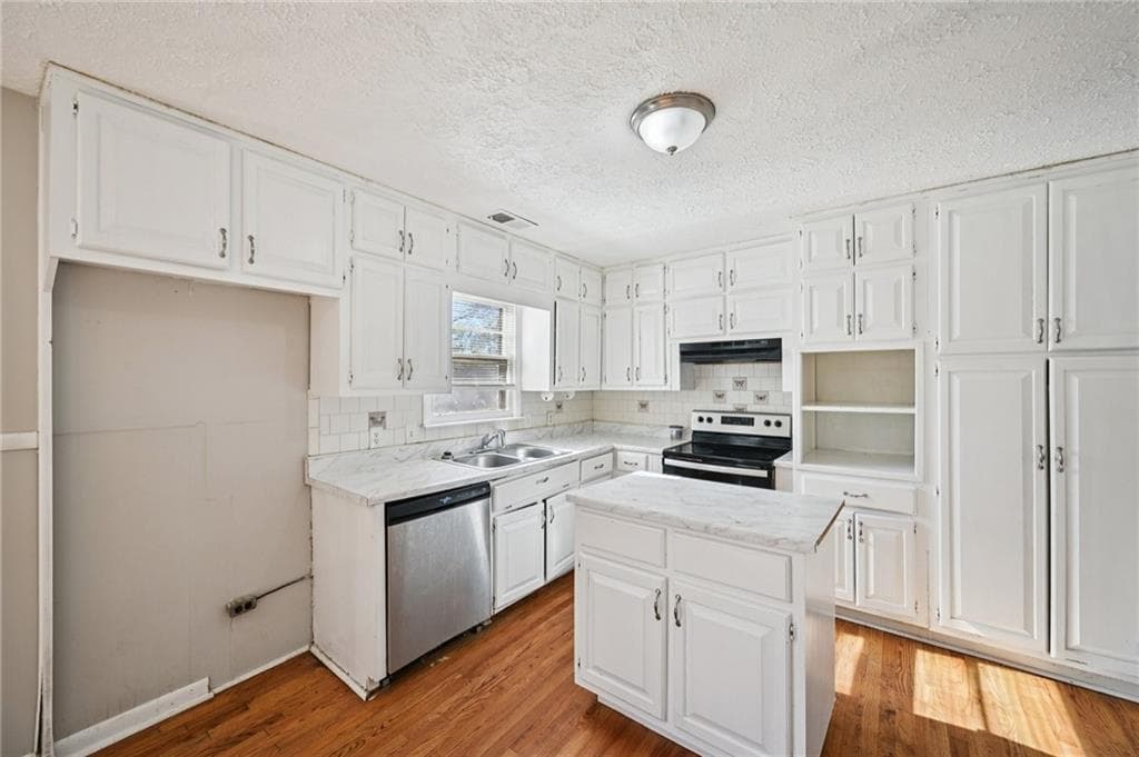 4 bedroom, 2 bathroom, 1,969 sq ft single family residence for sale at 1324 N Hicks Circle, Conyers, GA 30012 — photo 10