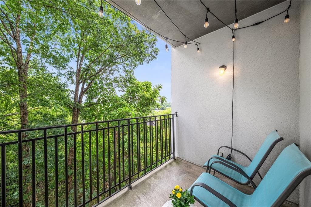 1 bedroom, 1 bathroom, 840 sq ft condominium for sale at 970 Sidney Marcus Boulevard 2211, Atlanta, GA 30324 — photo 1 of 25