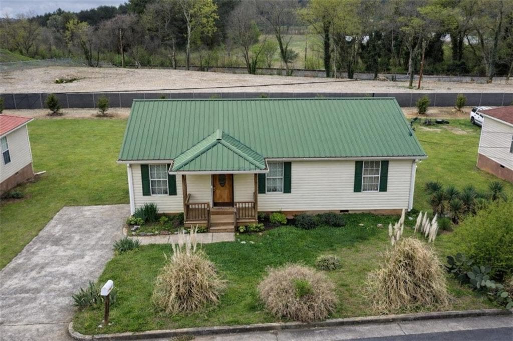 3 bedroom, 2 bathroom, 1,092 sq ft single family residence for sale at 10 Lumber Street, Rome, GA 30161 — photo 1 of 1