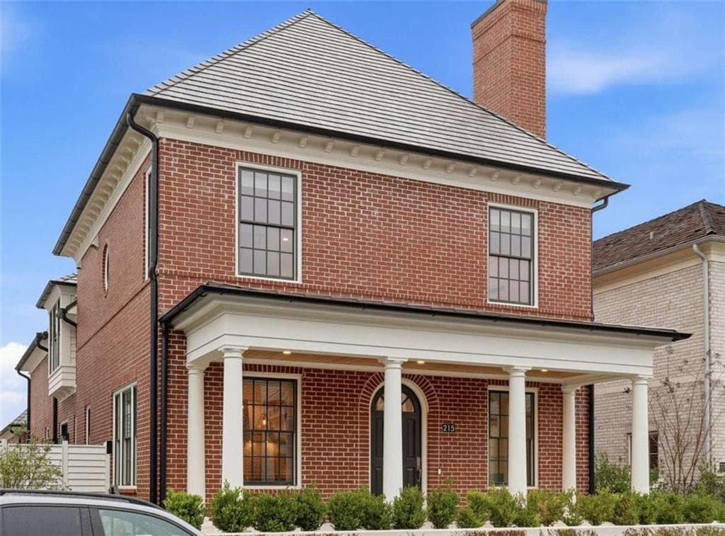 4 bedroom, 5 bathroom, 3,609 sq ft single family residence under contract at 215 3rd Street, Fayetteville, GA 30214 — photo 2