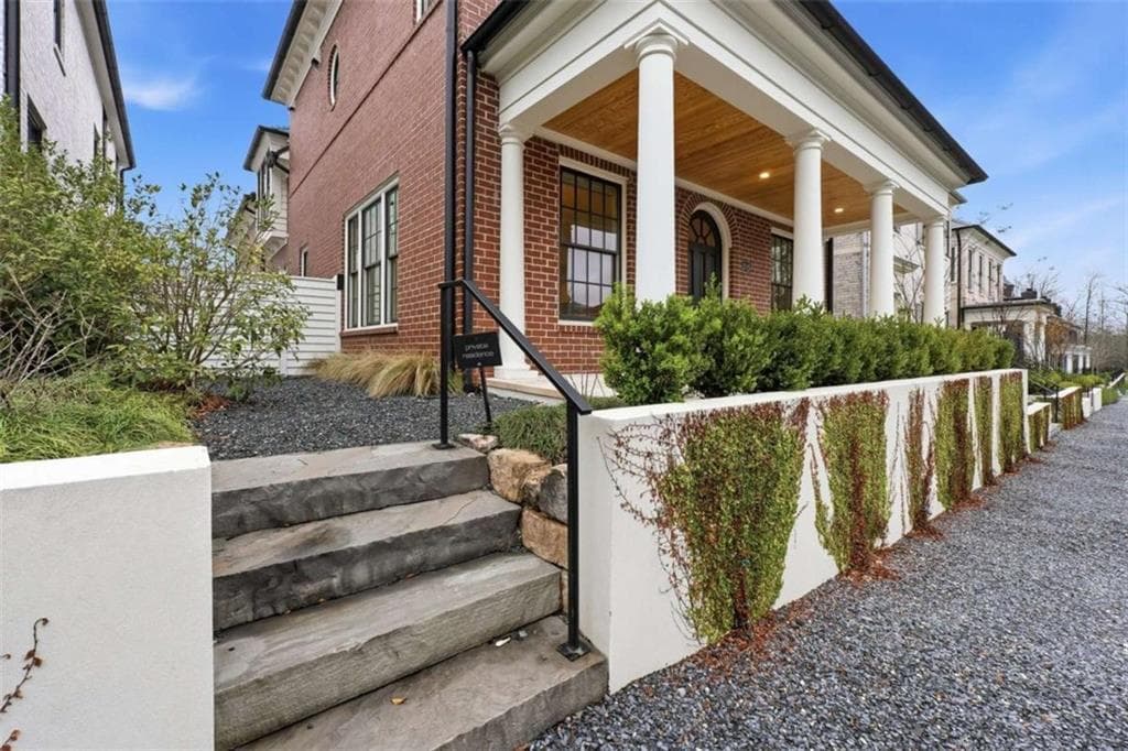 4 bedroom, 5 bathroom, 3,609 sq ft single family residence under contract at 215 3rd Street, Fayetteville, GA 30214 — photo 3