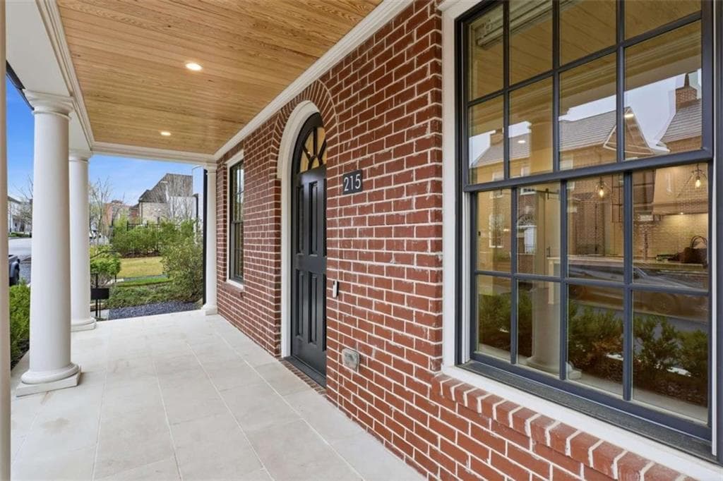 4 bedroom, 5 bathroom, 3,609 sq ft single family residence under contract at 215 3rd Street, Fayetteville, GA 30214 — photo 4