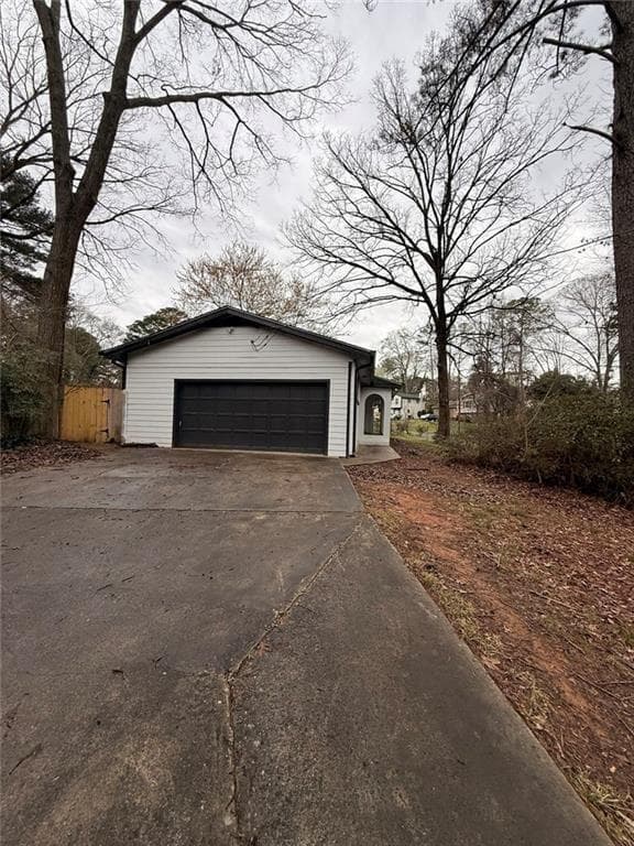 3 bedroom, 2 bathroom single family residence for rent at 1055 Pinecrest Drive, Forest Park, GA 30297 for $2,100 a month — photo 6