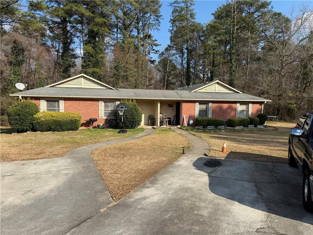 1628 Riverside Trail