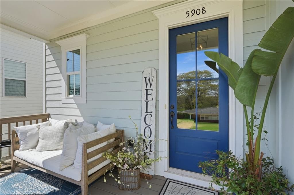 4 bedroom, 4 bathroom, 3,239 sq ft single family residence under contract at 5908 Mitchell Street, Flowery Branch, GA 30542 — photo 4