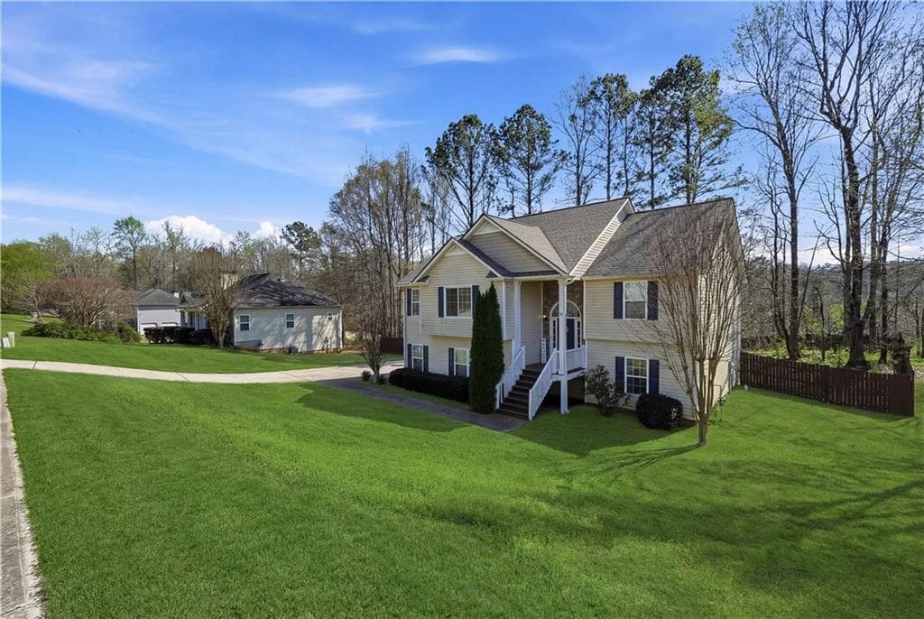 4 bedroom, 3 bathroom, 2,467 sq ft single family residence for sale at 172 Polo Crossing, Hiram, GA 30141 — photo 2