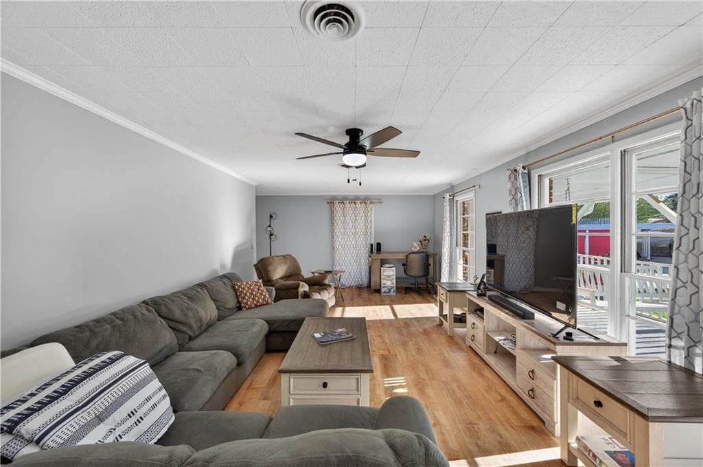 6 bedroom, 4 bathroom, 3,600 sq ft single family residence for sale at 3460 Maynard Circle, Gainesville, GA 30506 — photo 5