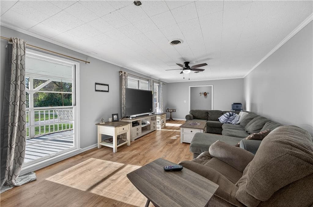 6 bedroom, 4 bathroom, 3,600 sq ft single family residence for sale at 3460 Maynard Circle, Gainesville, GA 30506 — photo 6