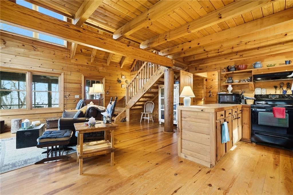 3 bedroom, 2 bathroom, 1,296 sq ft single family residence for sale at 947 Skyview Drive, Ellijay, GA 30536 — photo 7