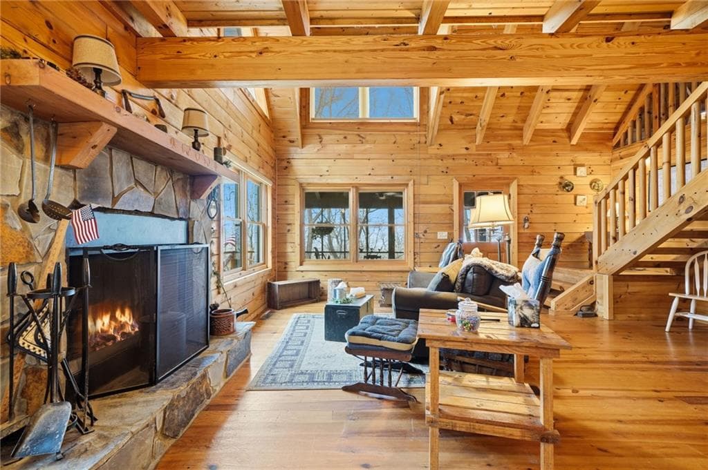 3 bedroom, 2 bathroom, 1,296 sq ft single family residence for sale at 947 Skyview Drive, Ellijay, GA 30536 — photo 3
