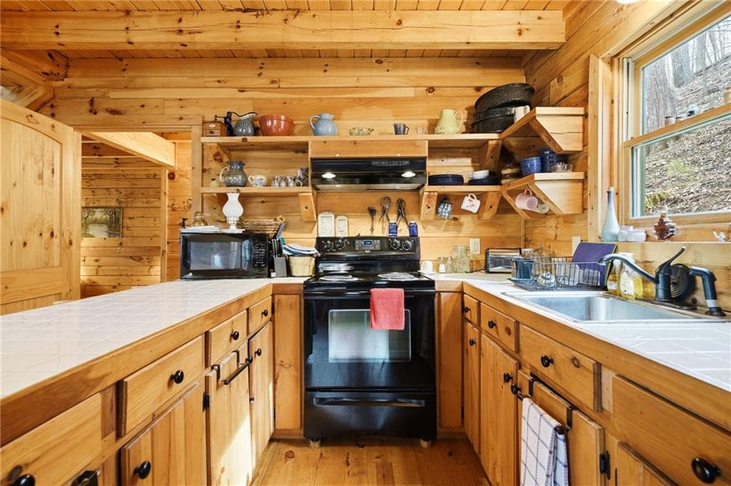 3 bedroom, 2 bathroom, 1,296 sq ft single family residence for sale at 947 Skyview Drive, Ellijay, GA 30536 — photo 9