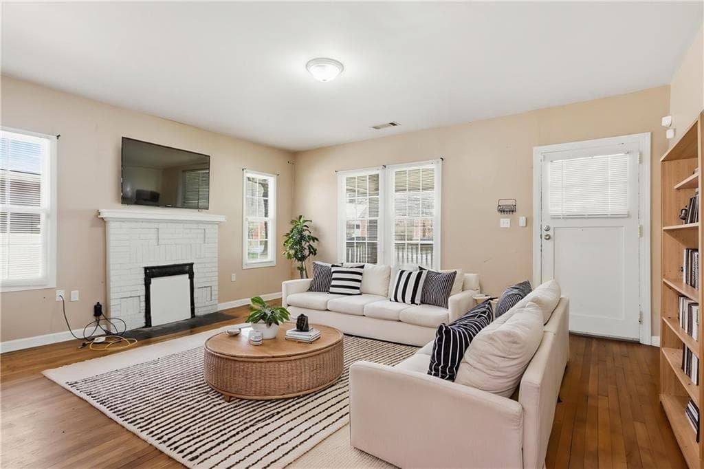 3 bedroom, 1 bathroom, 1,920 sq ft single family residence for sale at 1691 Evans Drive, Atlanta, GA 30310 — photo 4