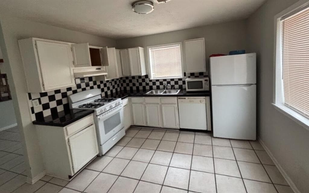 3 bedroom, 2 bathroom, 1,292 sq ft single family residence for sale at 2174 Scarbrough Road, Stone Mountain, GA 30088 — photo 4