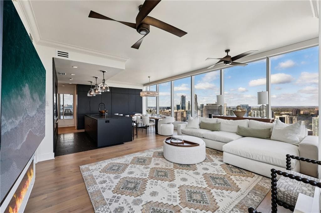 2 bedroom, 3 bathroom, 1,638 sq ft condominium for sale at 3630 Peachtree Road 2307, Atlanta, GA 30326 — photo 3