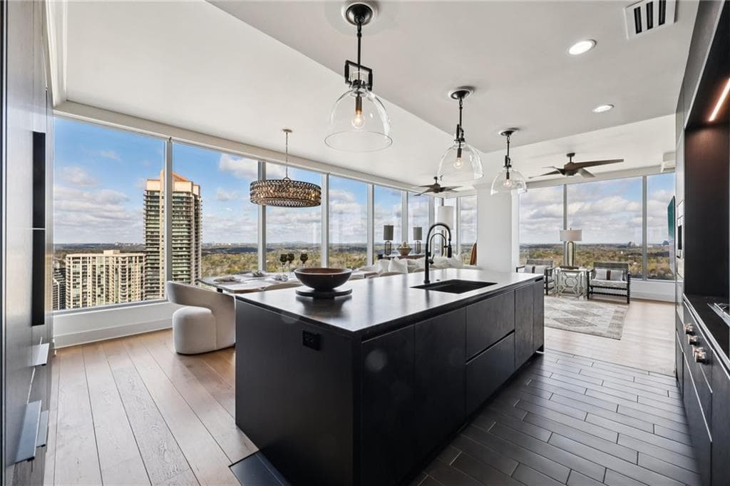 2 bedroom, 3 bathroom, 1,638 sq ft condominium for sale at 3630 Peachtree Road 2307, Atlanta, GA 30326 — photo 6