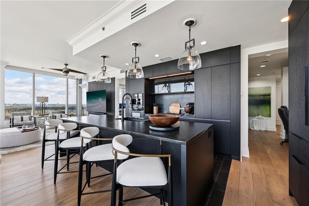 2 bedroom, 3 bathroom, 1,638 sq ft condominium for sale at 3630 Peachtree Road 2307, Atlanta, GA 30326 — photo 7