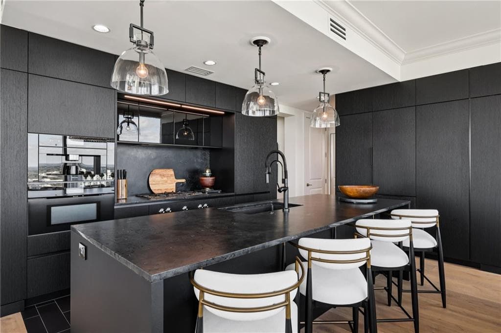 2 bedroom, 3 bathroom, 1,638 sq ft condominium for sale at 3630 Peachtree Road 2307, Atlanta, GA 30326 — photo 8