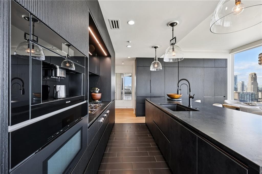 2 bedroom, 3 bathroom, 1,638 sq ft condominium for sale at 3630 Peachtree Road 2307, Atlanta, GA 30326 — photo 9