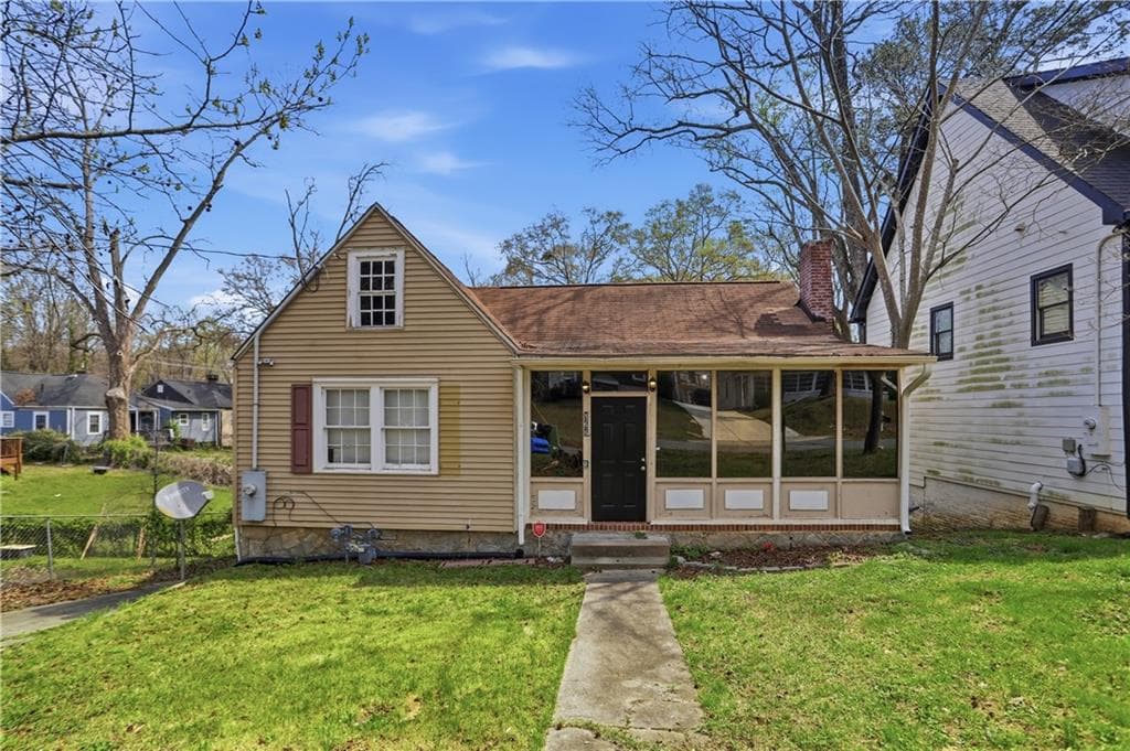 2 bedroom, 1 bathroom, 1,048 sq ft single family residence for sale at 868 Rochelle Drive, Atlanta, GA 30310 — photo 1 of 30