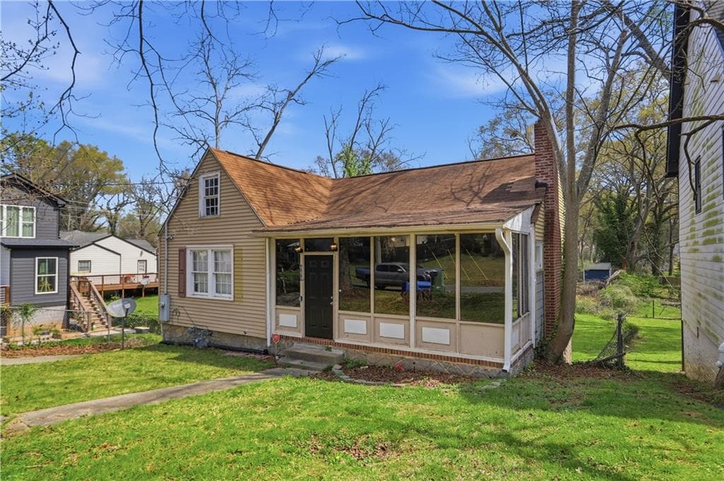 2 bedroom, 1 bathroom, 1,048 sq ft single family residence for sale at 868 Rochelle Drive, Atlanta, GA 30310 — photo 3