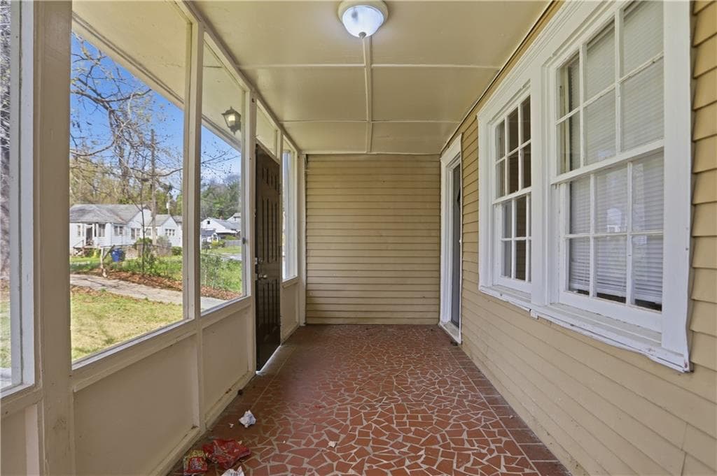2 bedroom, 1 bathroom, 1,048 sq ft single family residence for sale at 868 Rochelle Drive, Atlanta, GA 30310 — photo 4
