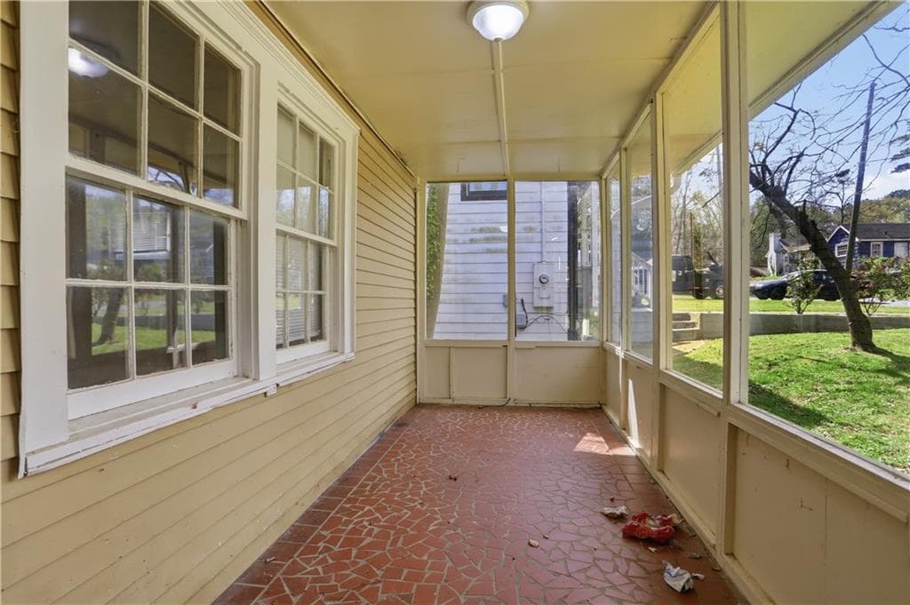 2 bedroom, 1 bathroom, 1,048 sq ft single family residence for sale at 868 Rochelle Drive, Atlanta, GA 30310 — photo 5