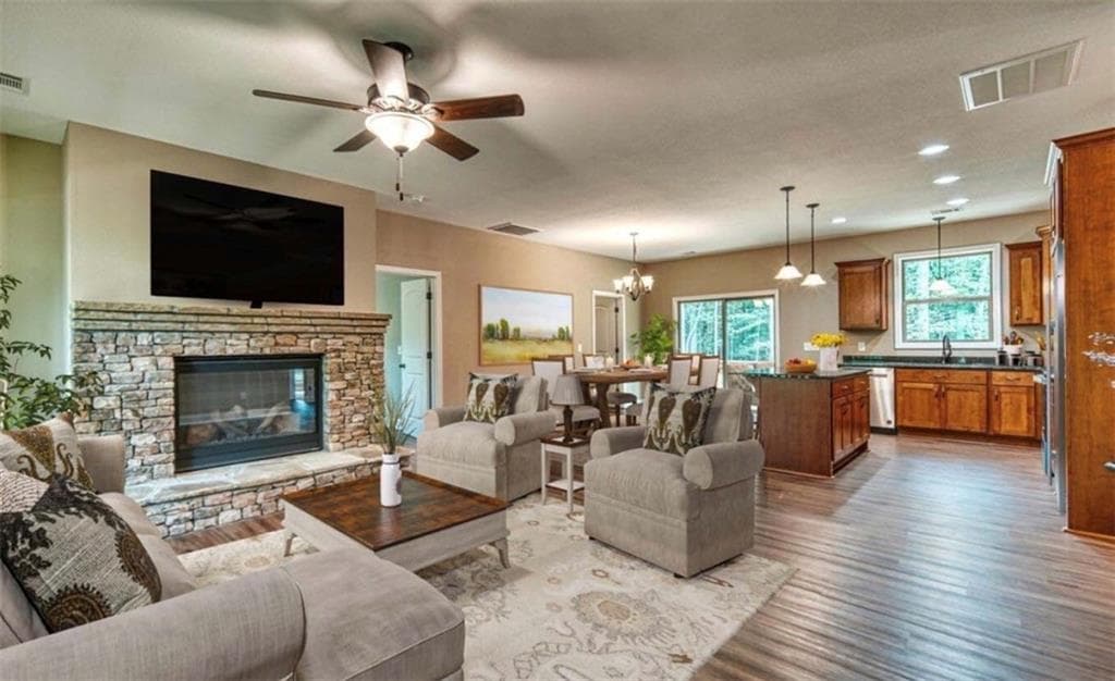 3 bedroom, 2 bathroom, 1,560 sq ft single family residence for sale at 199 Lola Mae Way, Morganton, GA 30560 — photo 5