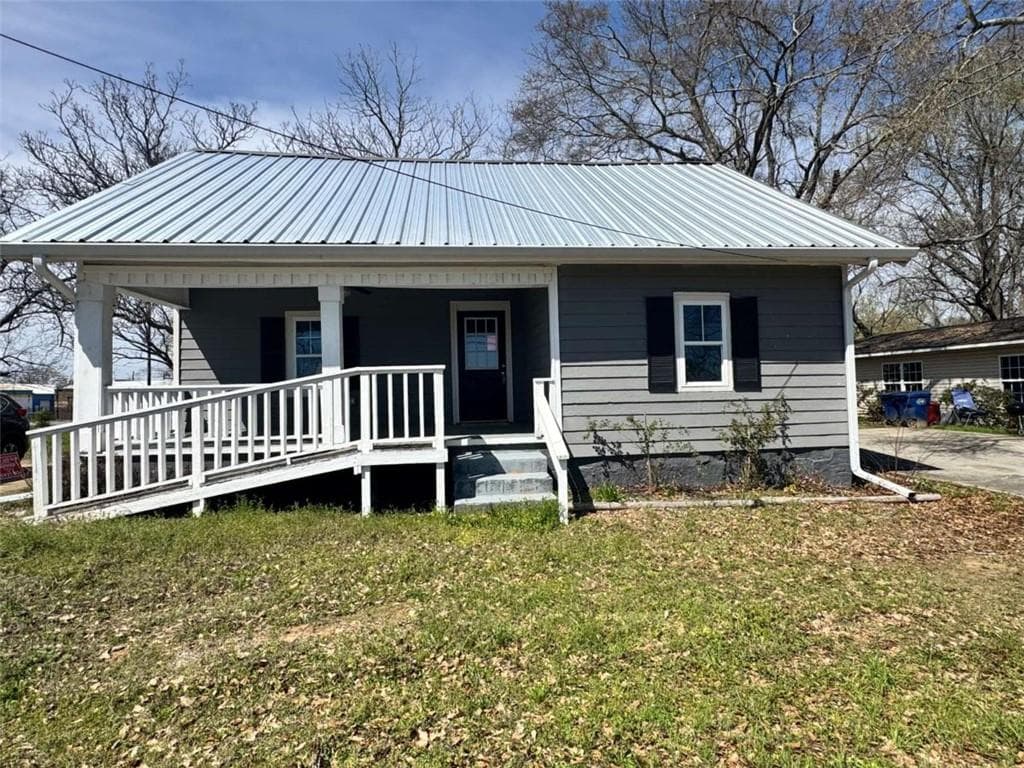 2 bedroom, 2 bathroom, 1,268 sq ft single family residence for rent at 74 Martin Luther K Drive, Winder, GA 30680 for $1,300 a month — photo 1 of 26