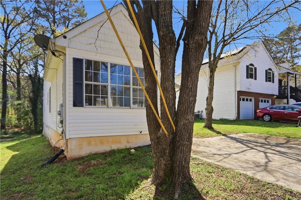3 bedroom, 2 bathroom, 1,599 sq ft single family residence for sale at 627 Sandys Lane, Atlanta, GA 30354 — photo 2
