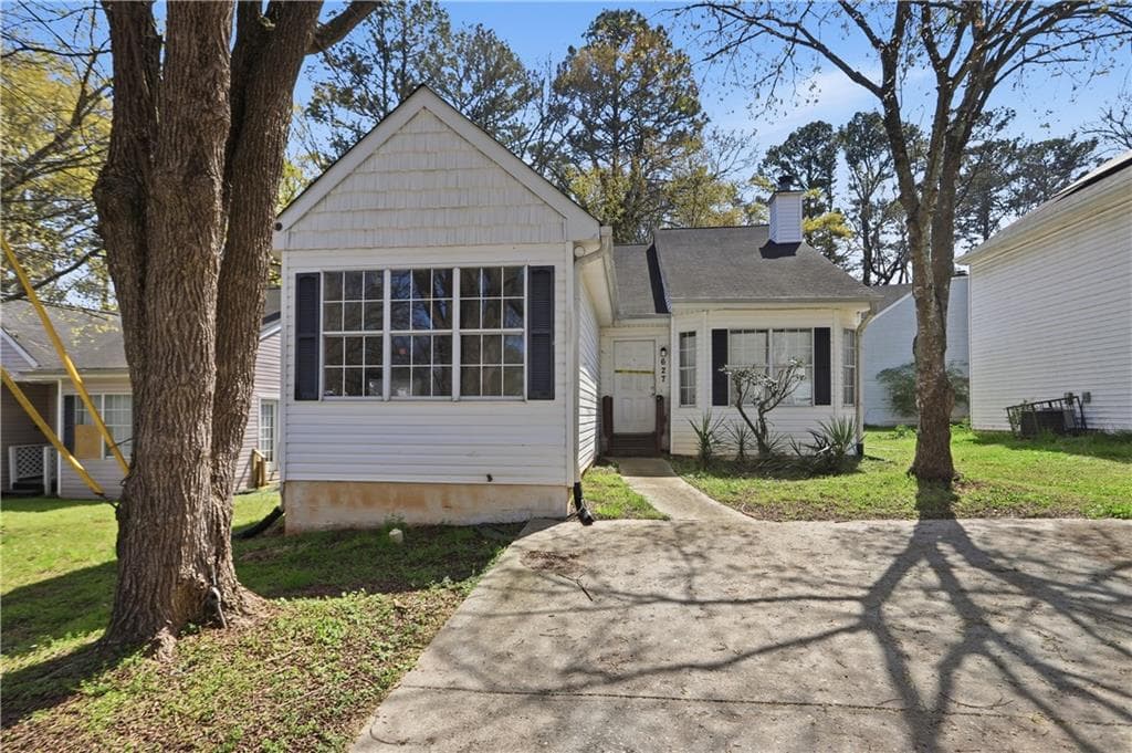 3 bedroom, 2 bathroom, 1,599 sq ft single family residence for sale at 627 Sandys Lane, Atlanta, GA 30354 — photo 1 of 30