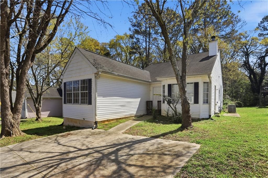 3 bedroom, 2 bathroom, 1,599 sq ft single family residence for sale at 627 Sandys Lane, Atlanta, GA 30354 — photo 3