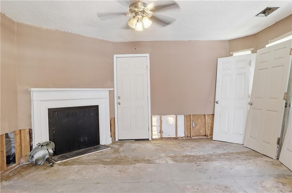3 bedroom, 2 bathroom, 1,599 sq ft single family residence for sale at 627 Sandys Lane, Atlanta, GA 30354 — photo 4