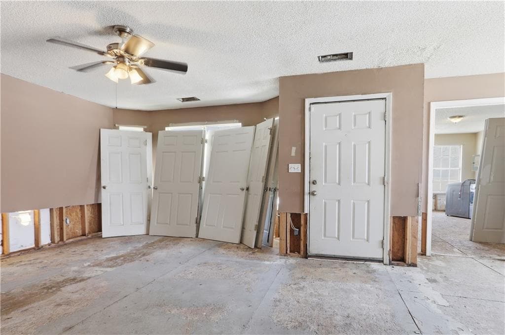 3 bedroom, 2 bathroom, 1,599 sq ft single family residence for sale at 627 Sandys Lane, Atlanta, GA 30354 — photo 5