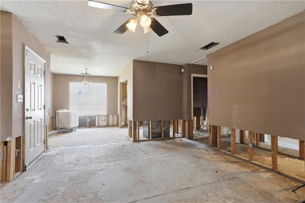3 bedroom, 2 bathroom, 1,599 sq ft single family residence for sale at 627 Sandys Lane, Atlanta, GA 30354 — photo 6