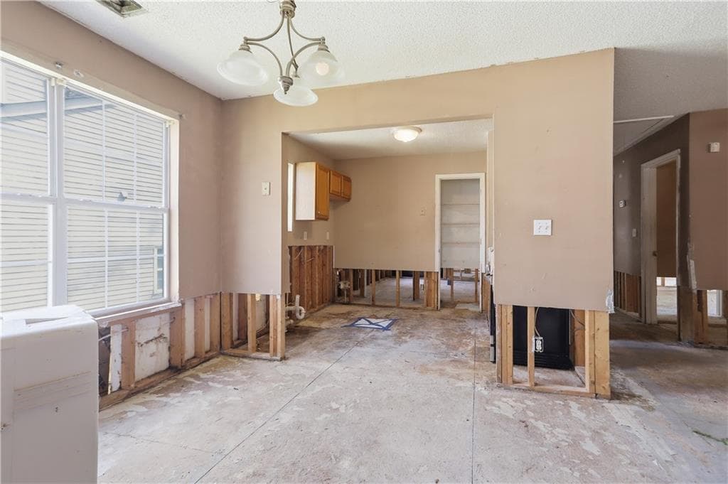3 bedroom, 2 bathroom, 1,599 sq ft single family residence for sale at 627 Sandys Lane, Atlanta, GA 30354 — photo 7