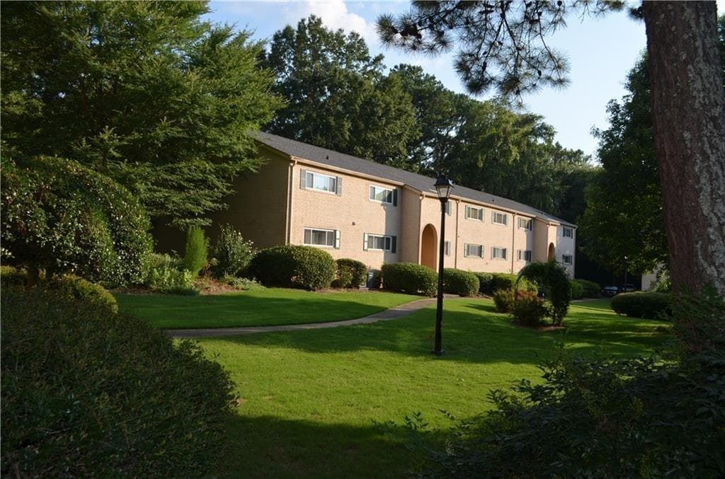 2 bedroom, 2 bathroom, 1,205 sq ft condominium sold at 3208 Henderson Mill Road unit 6, Atlanta, GA 30341