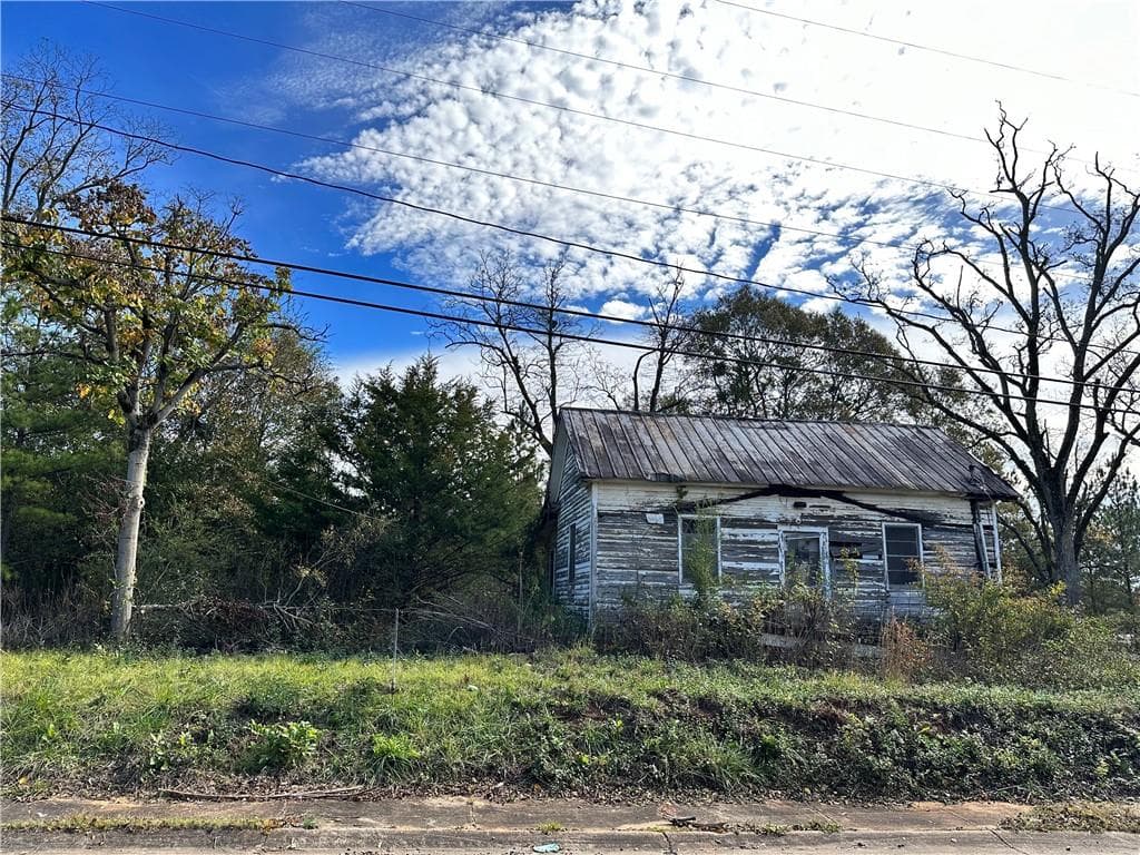 2 bedroom, 1 bathroom single family residence for sale at 62 Washington Drive, Forsyth, GA 31029