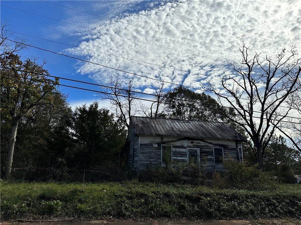 2 bedroom, 1 bathroom single family residence for sale at 62 Washington Drive, Forsyth, GA 31029 — photo 2