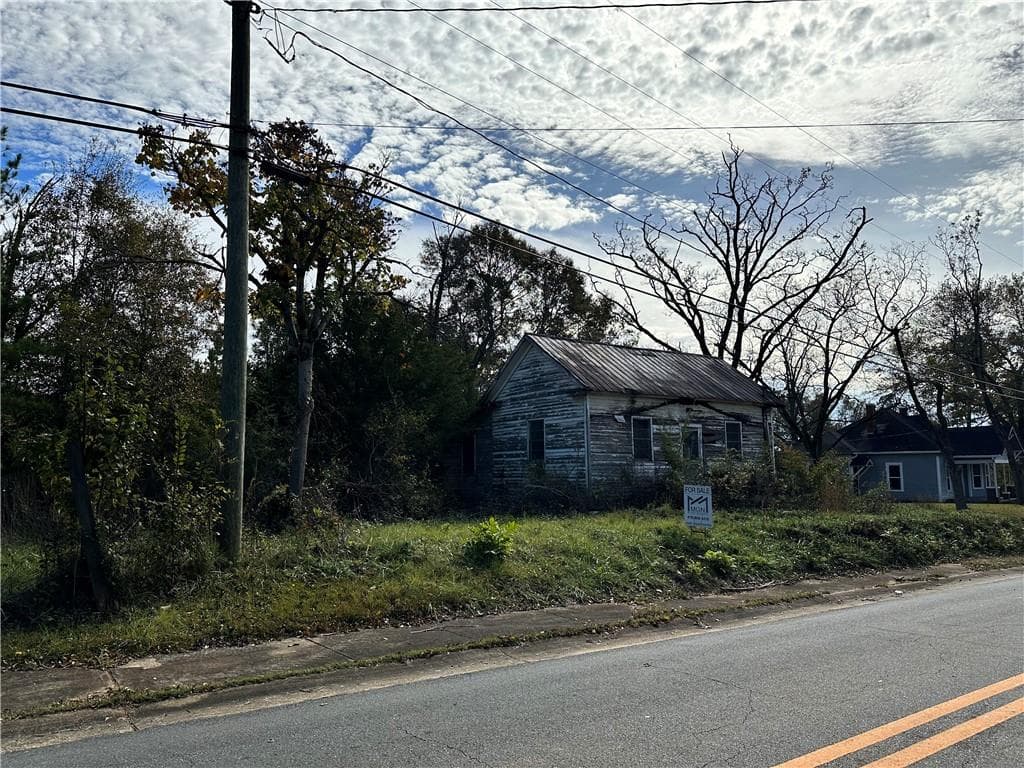 2 bedroom, 1 bathroom single family residence for sale at 62 Washington Drive, Forsyth, GA 31029 — photo 3
