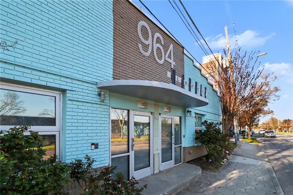 1 bedroom, 2 bathroom, 905 sq ft condominium for sale at 964 Dekalb Avenue 106, Atlanta, GA 30307 — photo 2