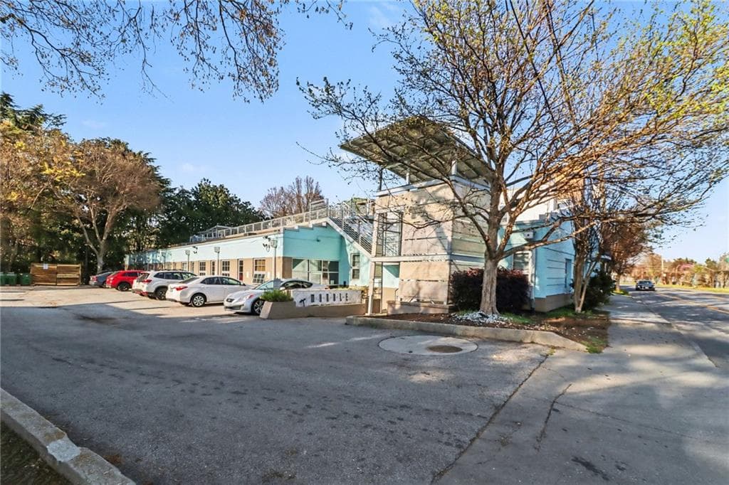 1 bedroom, 2 bathroom, 905 sq ft condominium for sale at 964 Dekalb Avenue 106, Atlanta, GA 30307 — photo 3