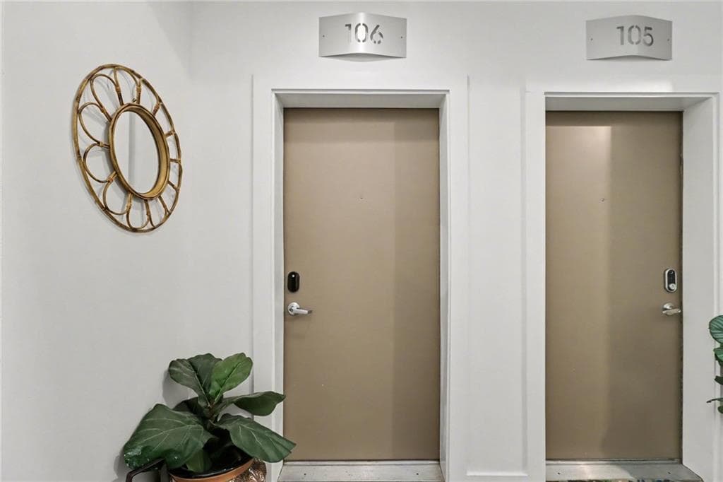 1 bedroom, 2 bathroom, 905 sq ft condominium for sale at 964 Dekalb Avenue 106, Atlanta, GA 30307 — photo 4