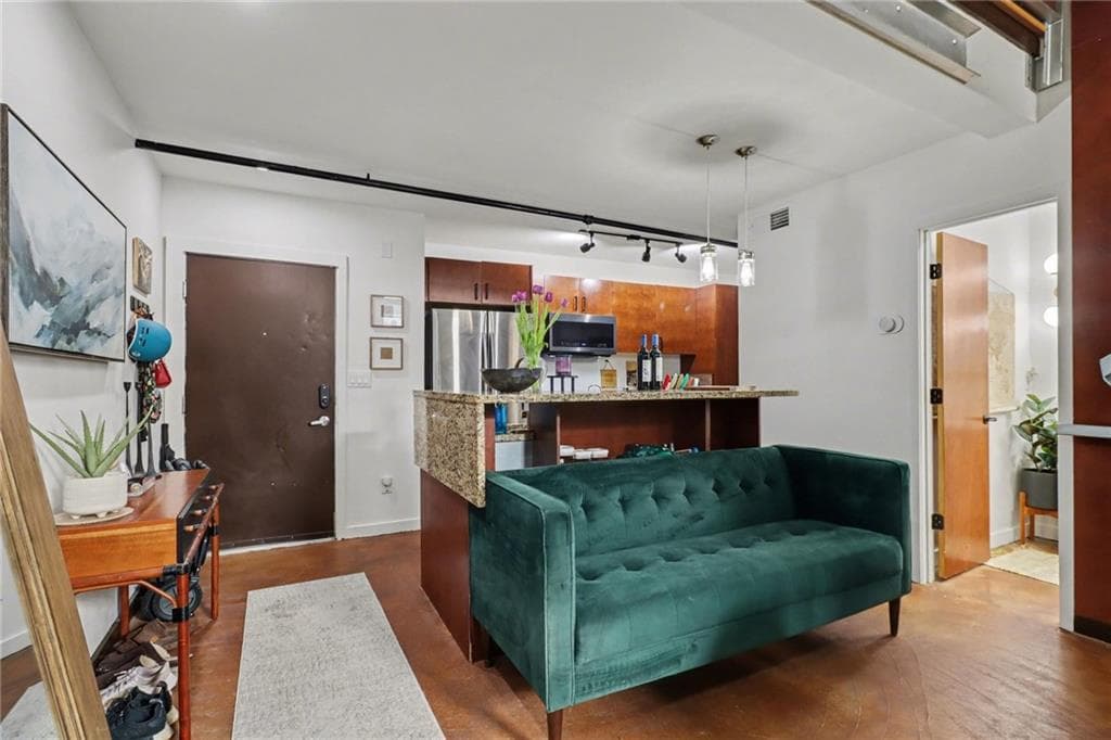 1 bedroom, 2 bathroom, 905 sq ft condominium for sale at 964 Dekalb Avenue 106, Atlanta, GA 30307 — photo 10