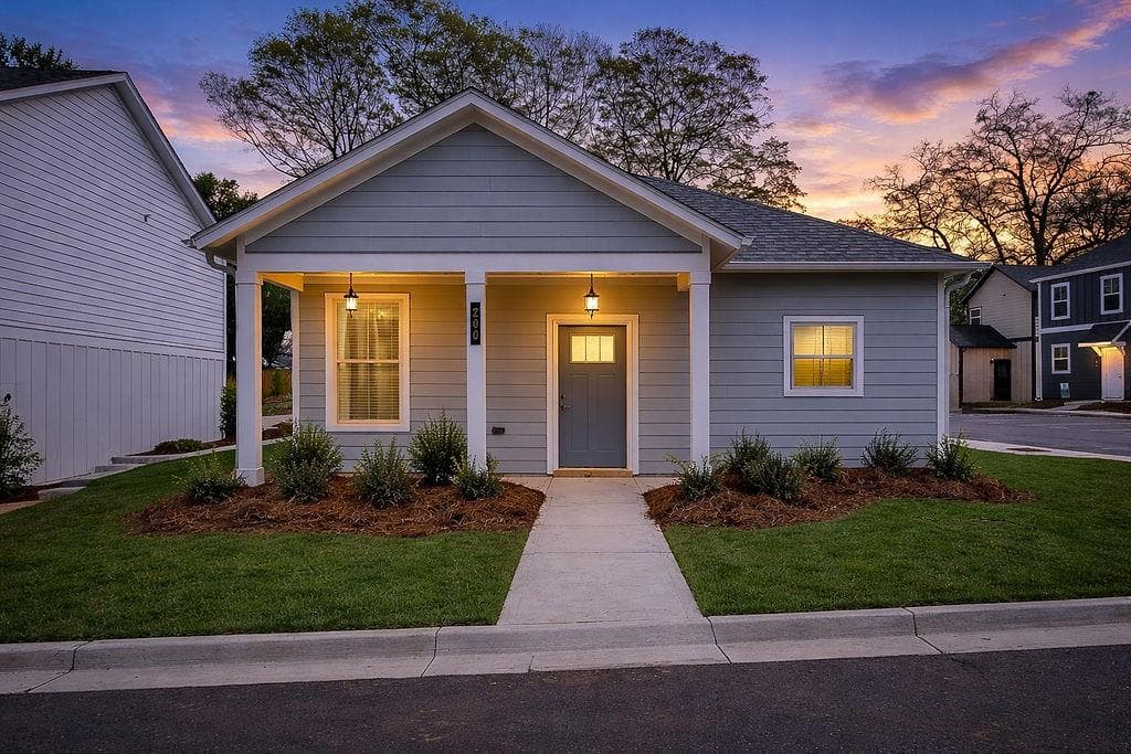 1 bedroom, 1 bathroom, 830 sq ft single family residence for sale at 200 Maddux Street, Fayetteville, GA 30214
