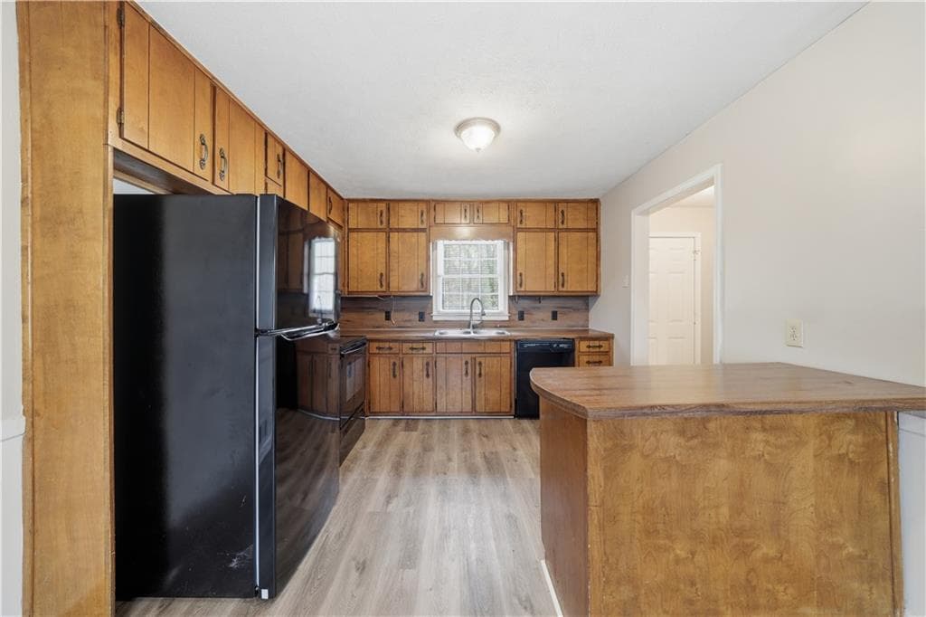 3 bedroom, 2 bathroom, 1,852 sq ft single family residence for sale at 2937 Pebble Lane, Snellville, GA 30078 — photo 10