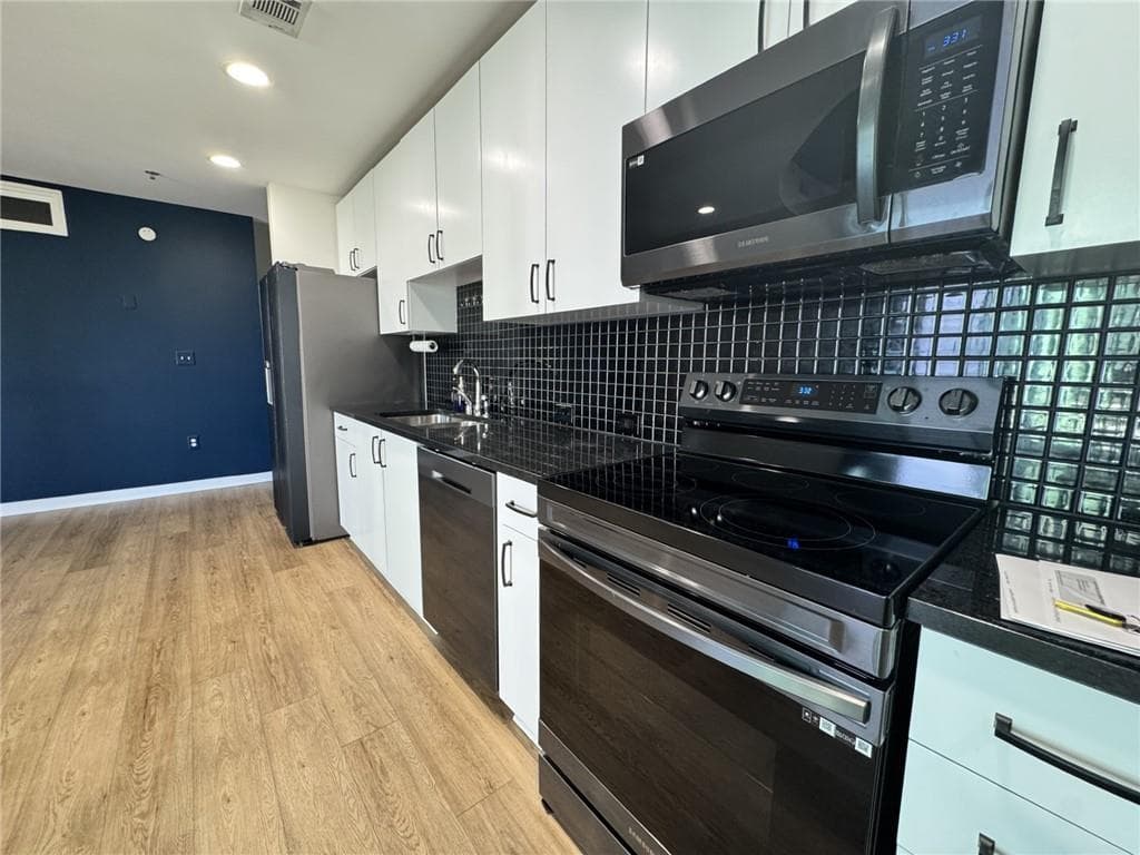 1 bedroom, 1 bathroom, 827 sq ft condominium for sale at 250 Pharr Road 601, Atlanta, GA 30305 — photo 7